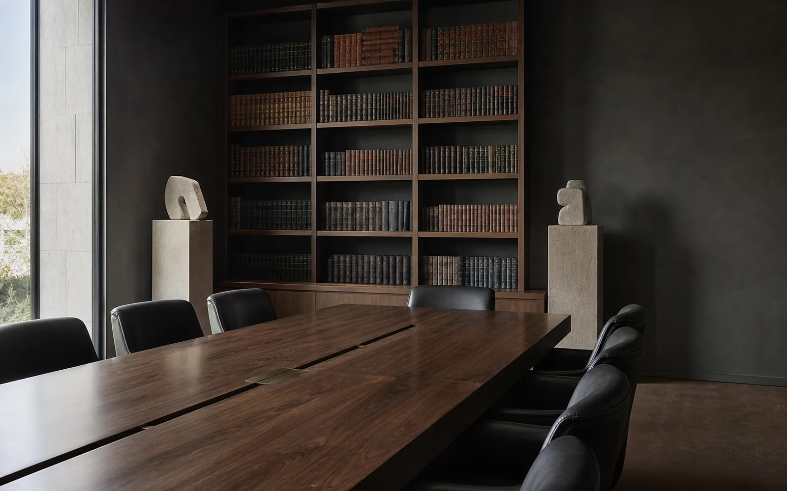 Sala privada de consejo con biblioteca jurídica